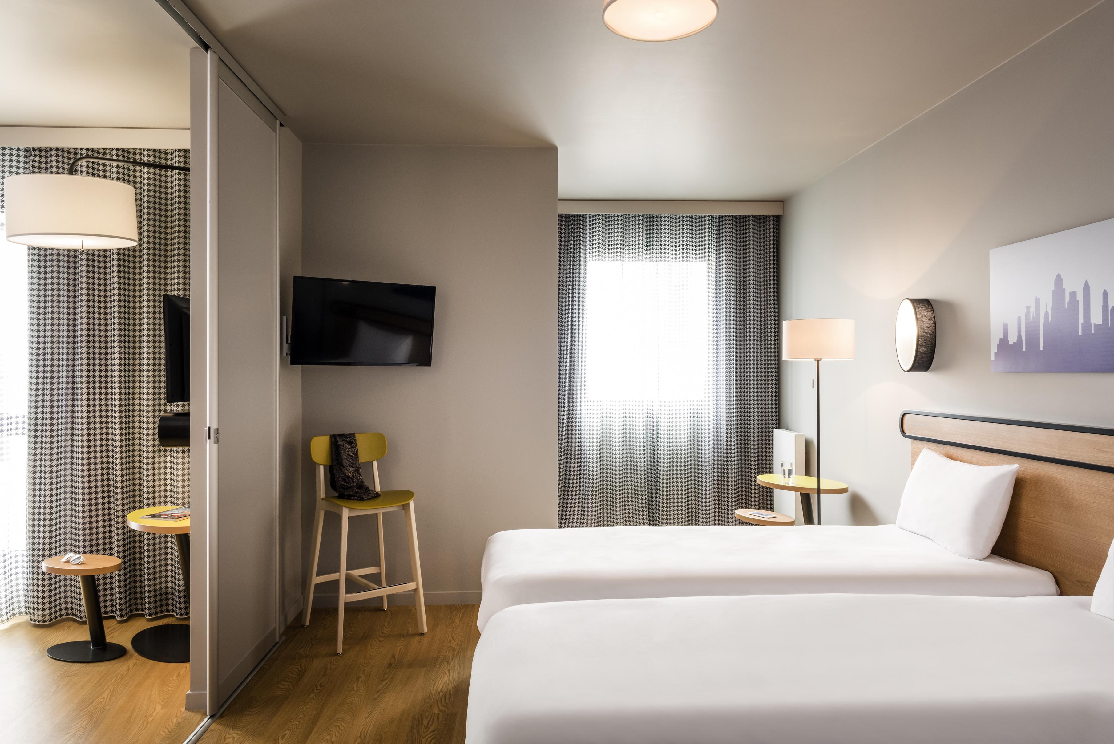อพาร์ตโฮเต็ล อดาจิโอ แอคเซส โกลองบ์ ลา เดฟองซ์ Aparthotel โคล็อมบ์ ภายนอก รูปภาพ