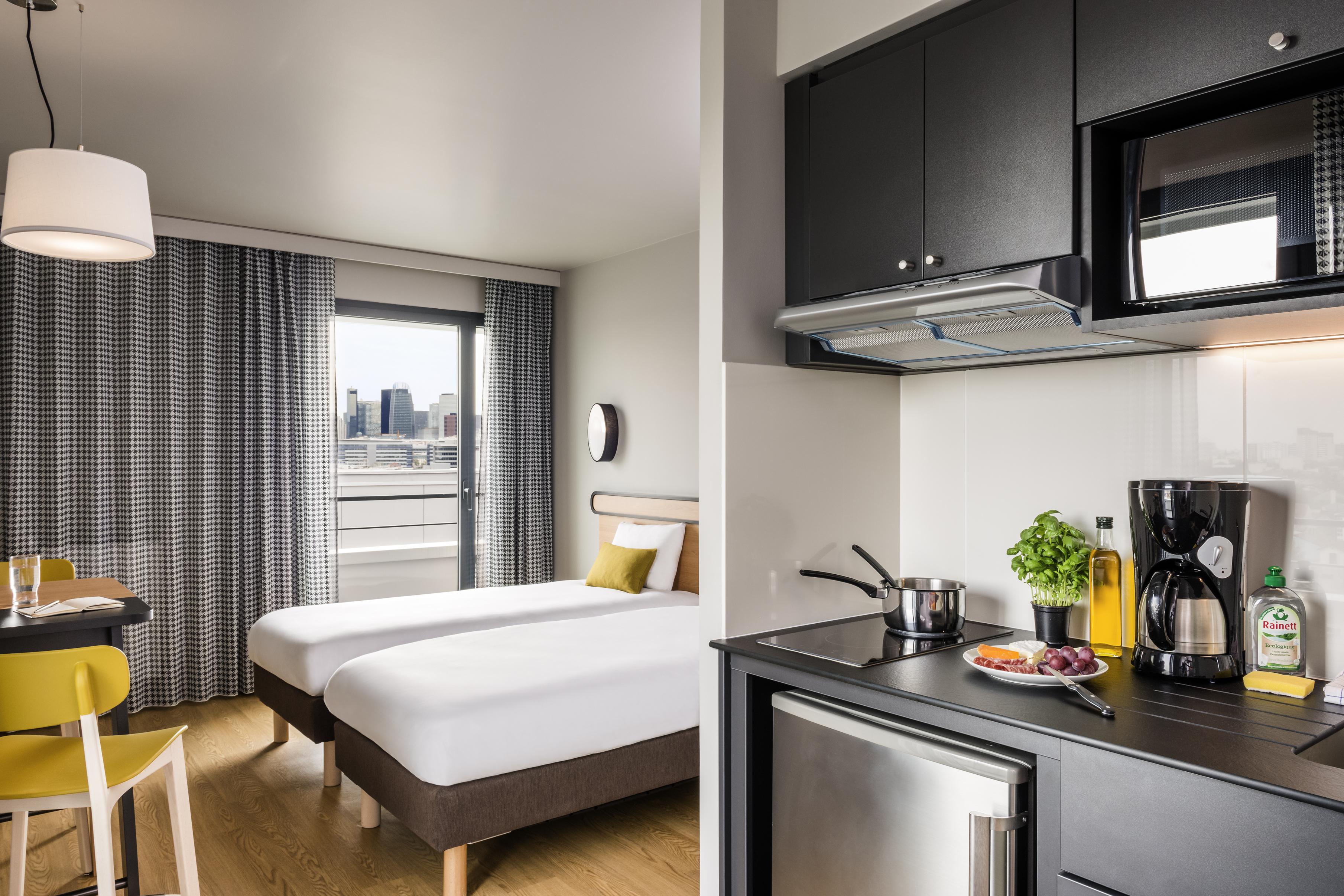 อพาร์ตโฮเต็ล อดาจิโอ แอคเซส โกลองบ์ ลา เดฟองซ์ Aparthotel โคล็อมบ์ ภายนอก รูปภาพ