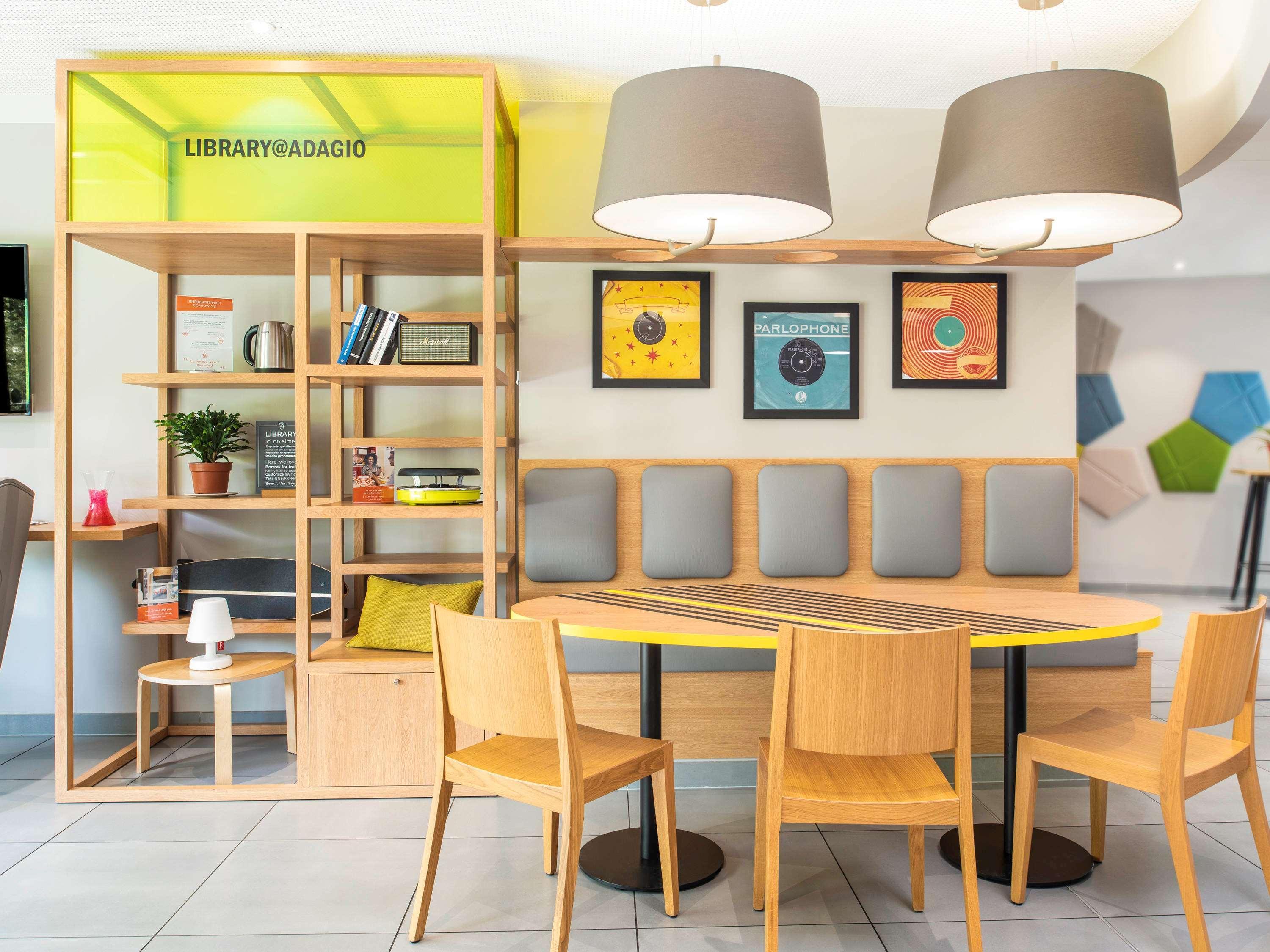 อพาร์ตโฮเต็ล อดาจิโอ แอคเซส โกลองบ์ ลา เดฟองซ์ Aparthotel โคล็อมบ์ ภายนอก รูปภาพ